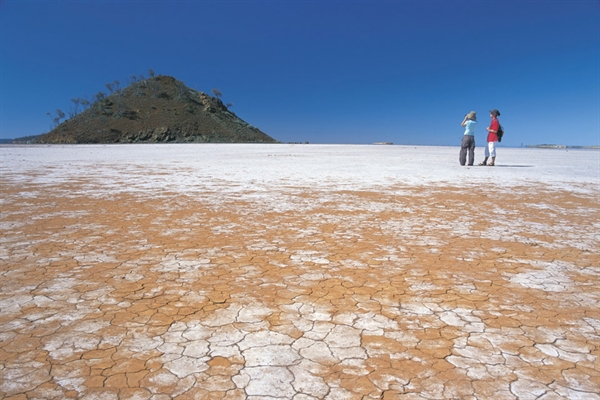 Lake Ballard ‘Inside Australia’ sculptures, archived photograph 3